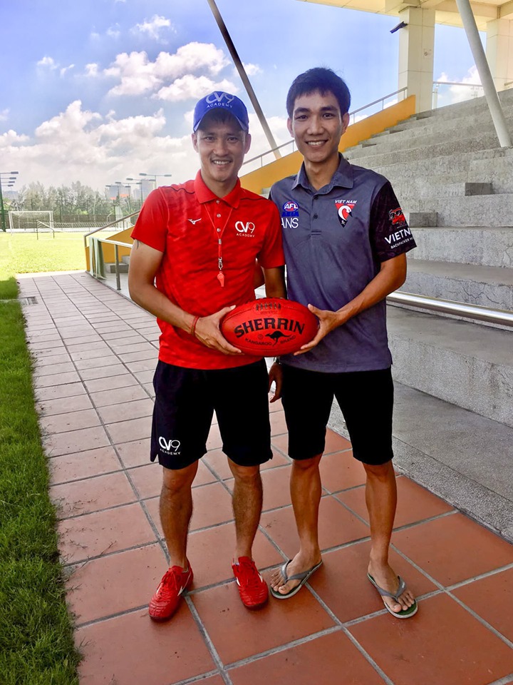 Cong Vinh meets Vietnam Swans AFL team
